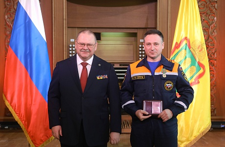 Губернатор вручил награды спасателям ГУ "ППСЦ"